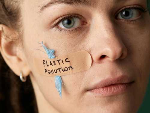 How invisible microplastic particles can affect the strength of our bones