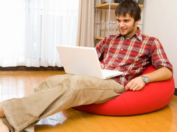 The Internet is depriving people of their sense of humor and the habit of joking.