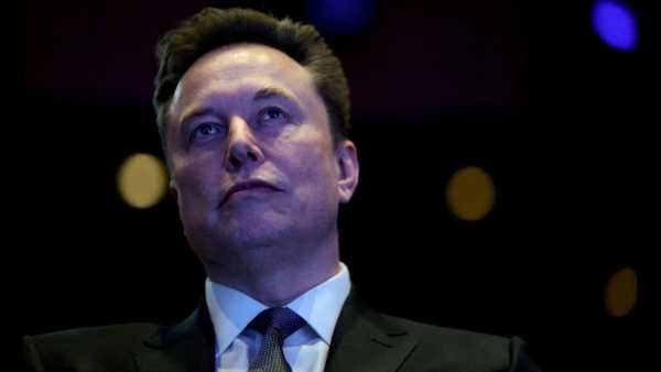 Elon Musk’s Tesla Shifts Focus: Robot Manufacturing Giant