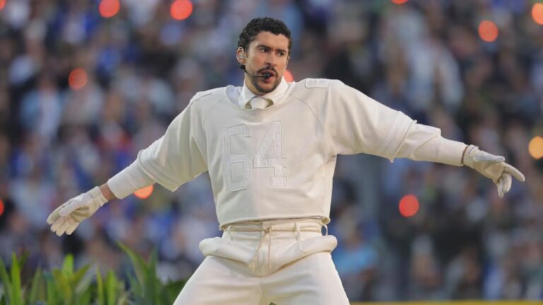 Bad Bunny: Super Bowl Show Celebrates Puerto Rico With Flags, Guests 13