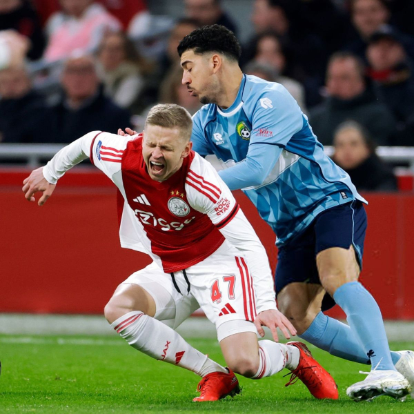 Zinchenko "broke down" in his first match as a starter for Ajax: the recovery time is terrifying (photo) 6