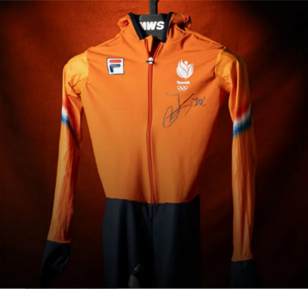 The jumpsuit of the sexy Olympic champion from the 2026 Games went under the hammer for a huge amount of money (photo) 5