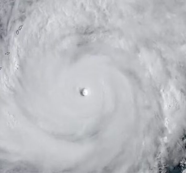 Sinlaku: Powerful Typhoon Threatens US Pacific Islands