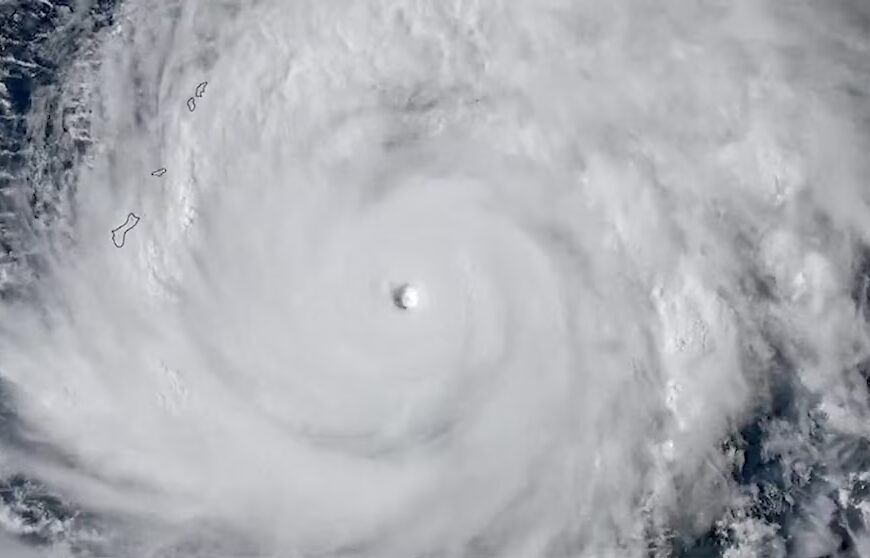 Sinlaku: Powerful Typhoon Threatens US Pacific Islands