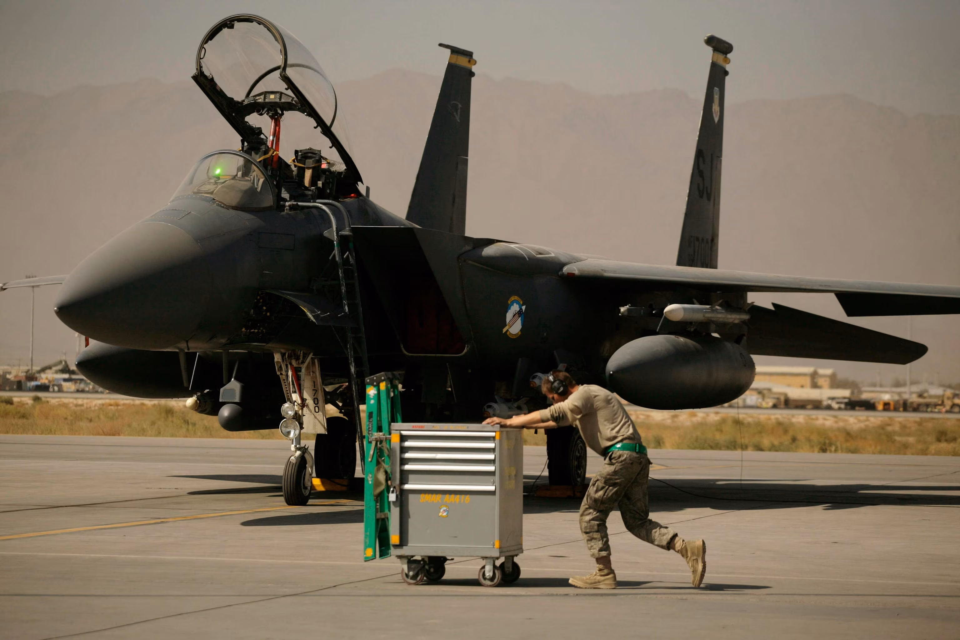 The Inside Story of the Second F-15E Pilot's Extraction from Iran 8