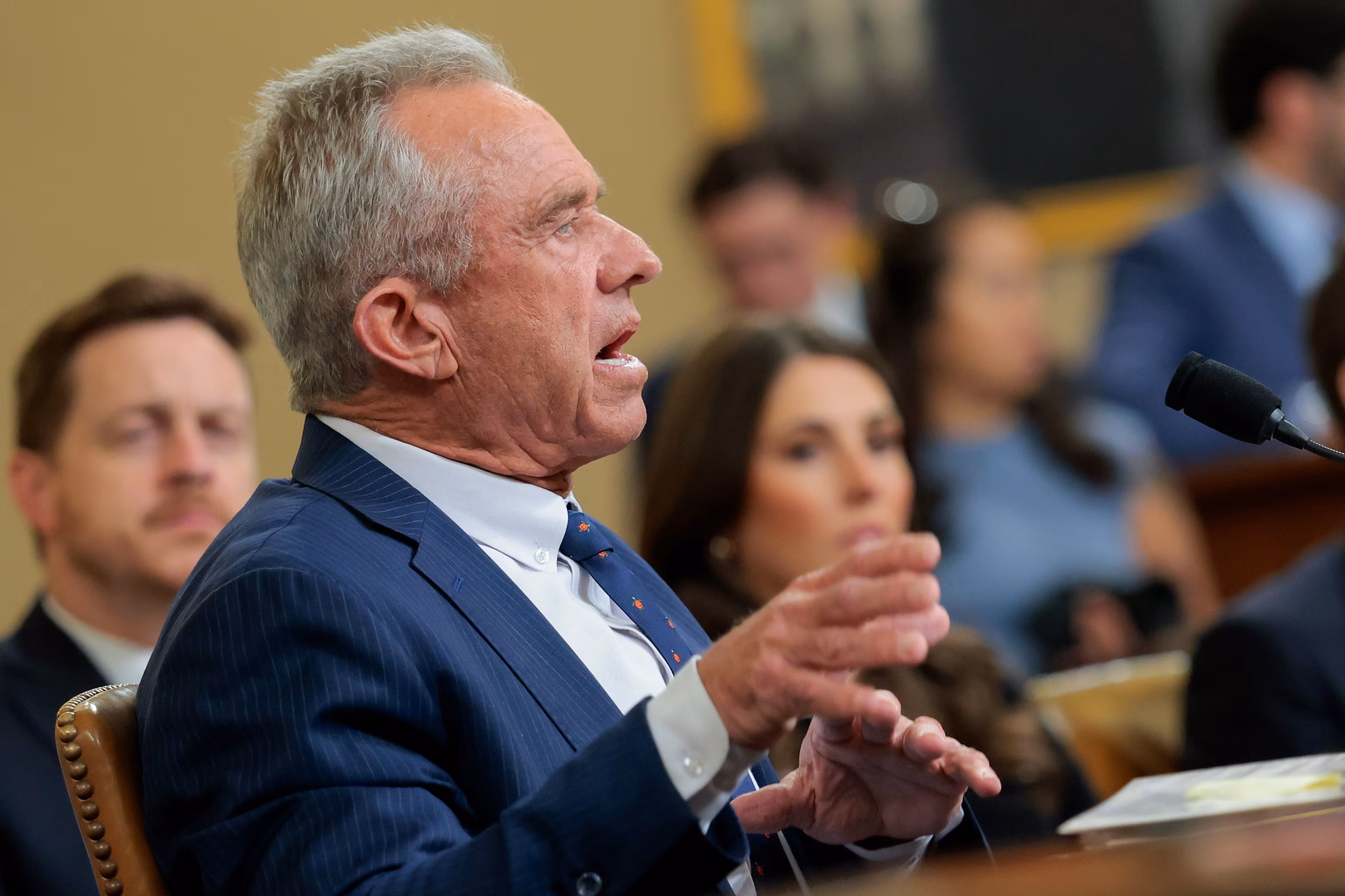RFK Jr. Clashes with House Democrats on Vaccine Rules as Measles Spikes 6
