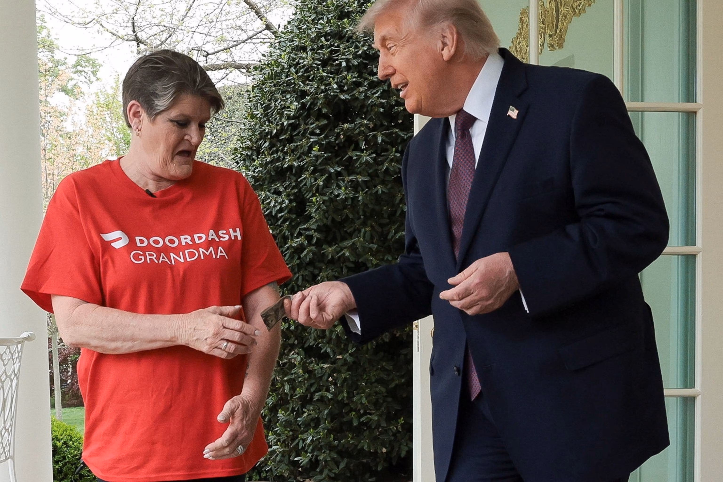 Trump Orders McDonald's at White House to Promote 'No Tip Tax' Stance 7