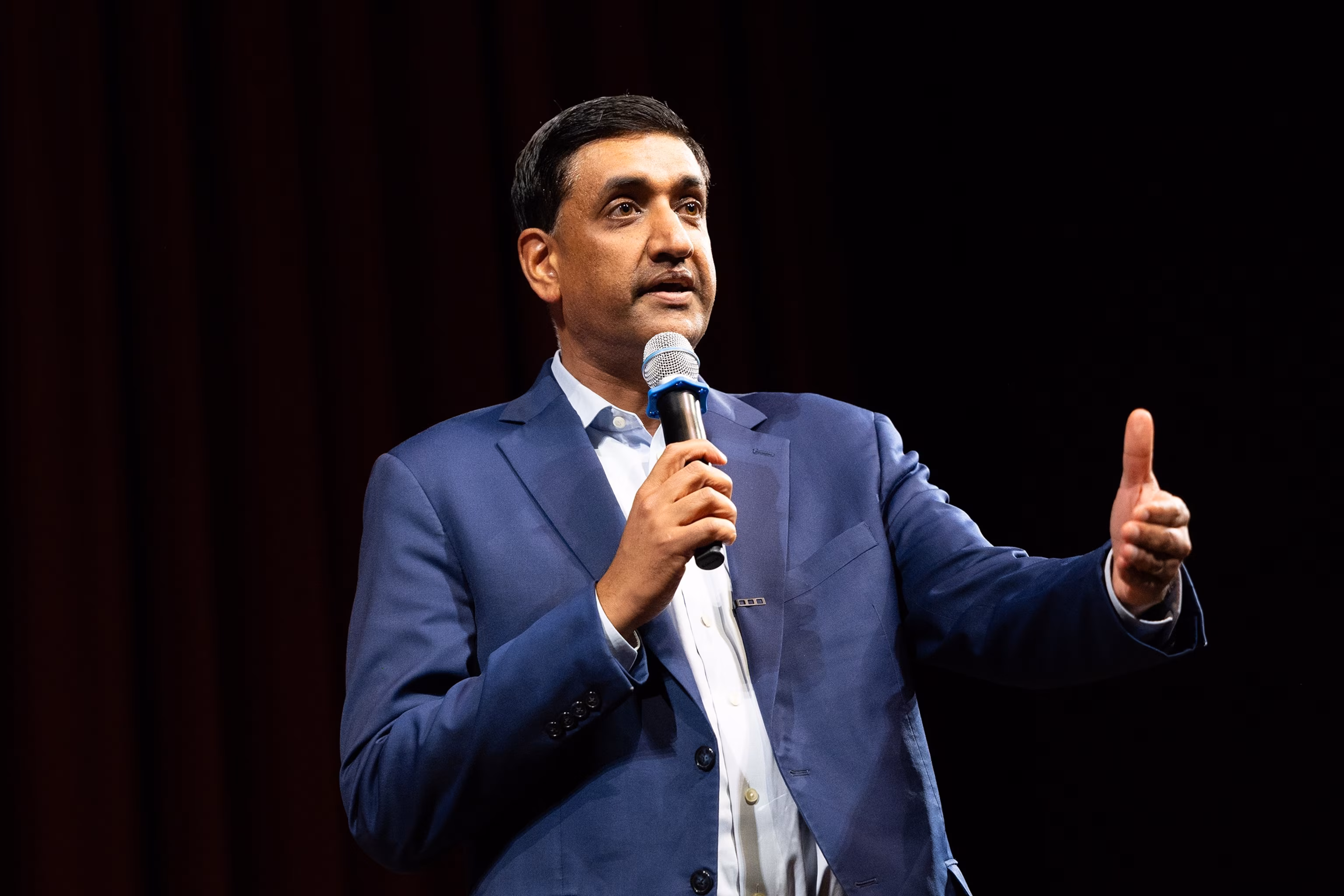 Trump's Iran Threats Deemed 'Crazy' by Numerous Congressional Democrats 11