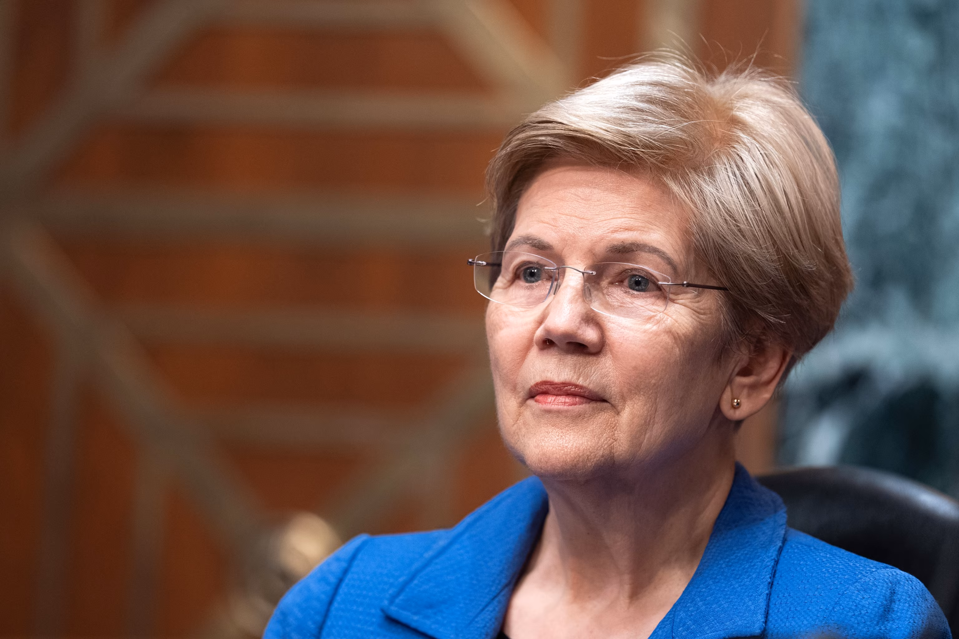 Warren Urges Education Department to Reverse Student Loan Move to Treasury 5