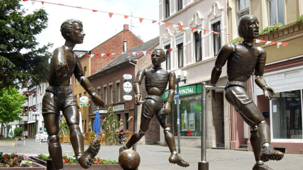 Legendary World and European Football Champion Becomes Grandfather for the First Time at 81 (Photo) 10