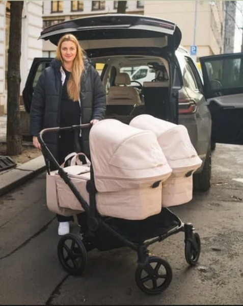 Before Petra gave birth, she bought two pink strollers. Two-time Wimbledon champion gives birth to twins to her former coach (photo) 5