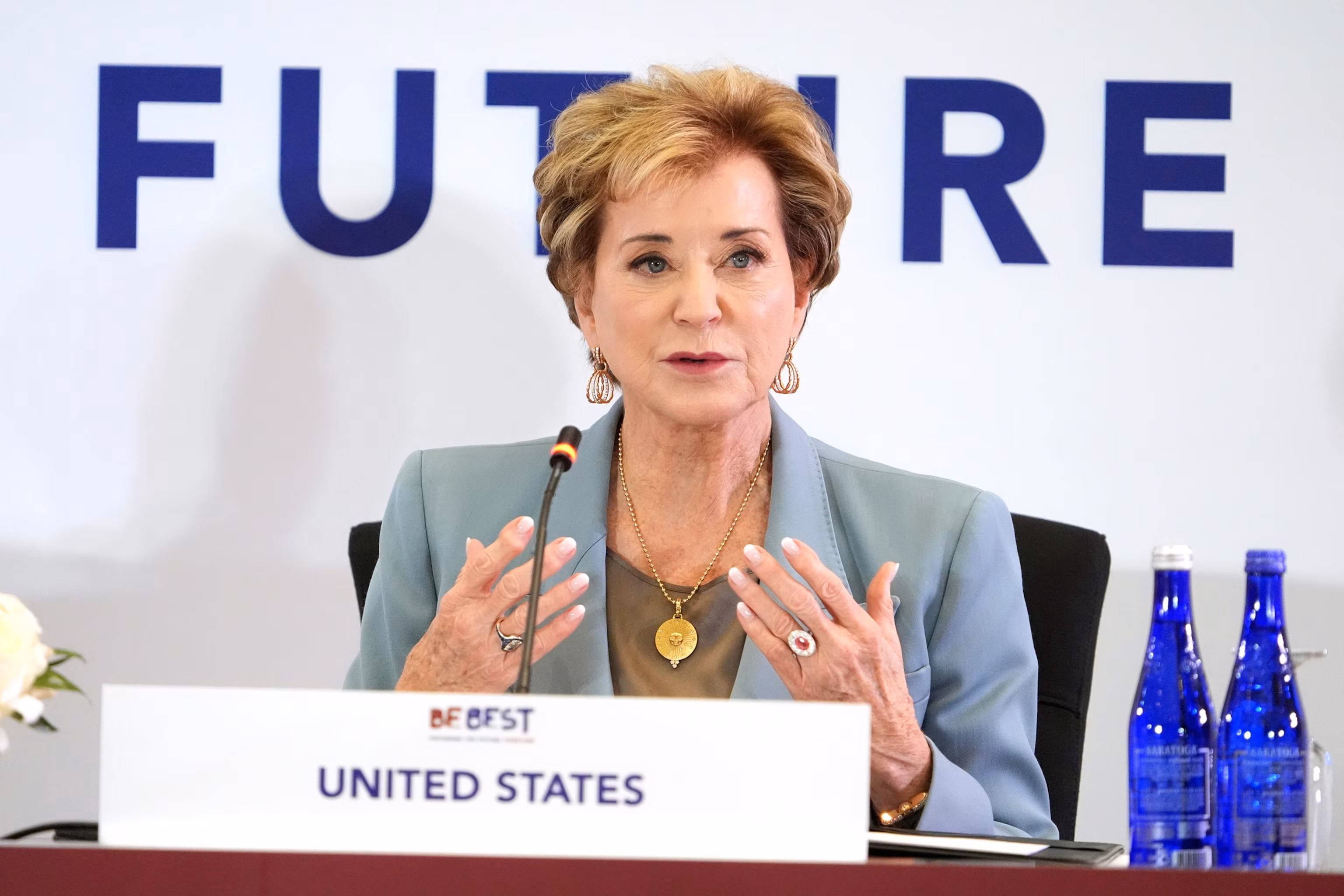 Warren Urges Education Department to Reverse Student Loan Move to Treasury 6