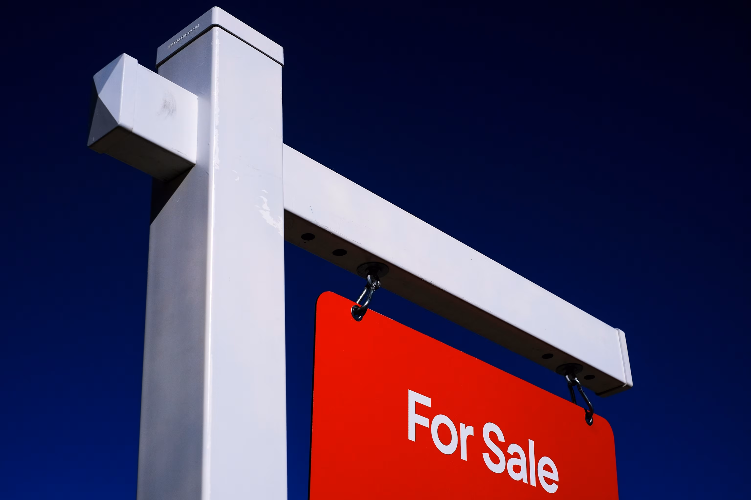 Iran Conflict Sparks Market Jitters; Home Loan Costs Surge to Fall Peak 4