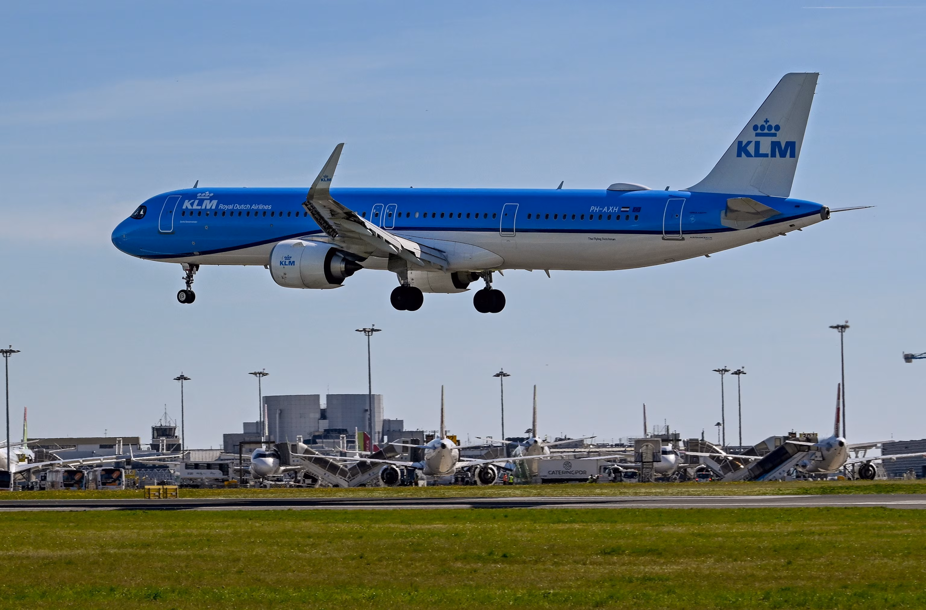 Iran Conflict May Ignite Worldwide Jet Fuel Shortages Before Summer Vacation Season: Analysts 12