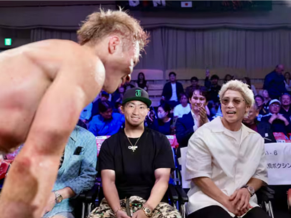 In Japan, boxers simultaneously knocked each other down in front of a legend (photo, video) 4