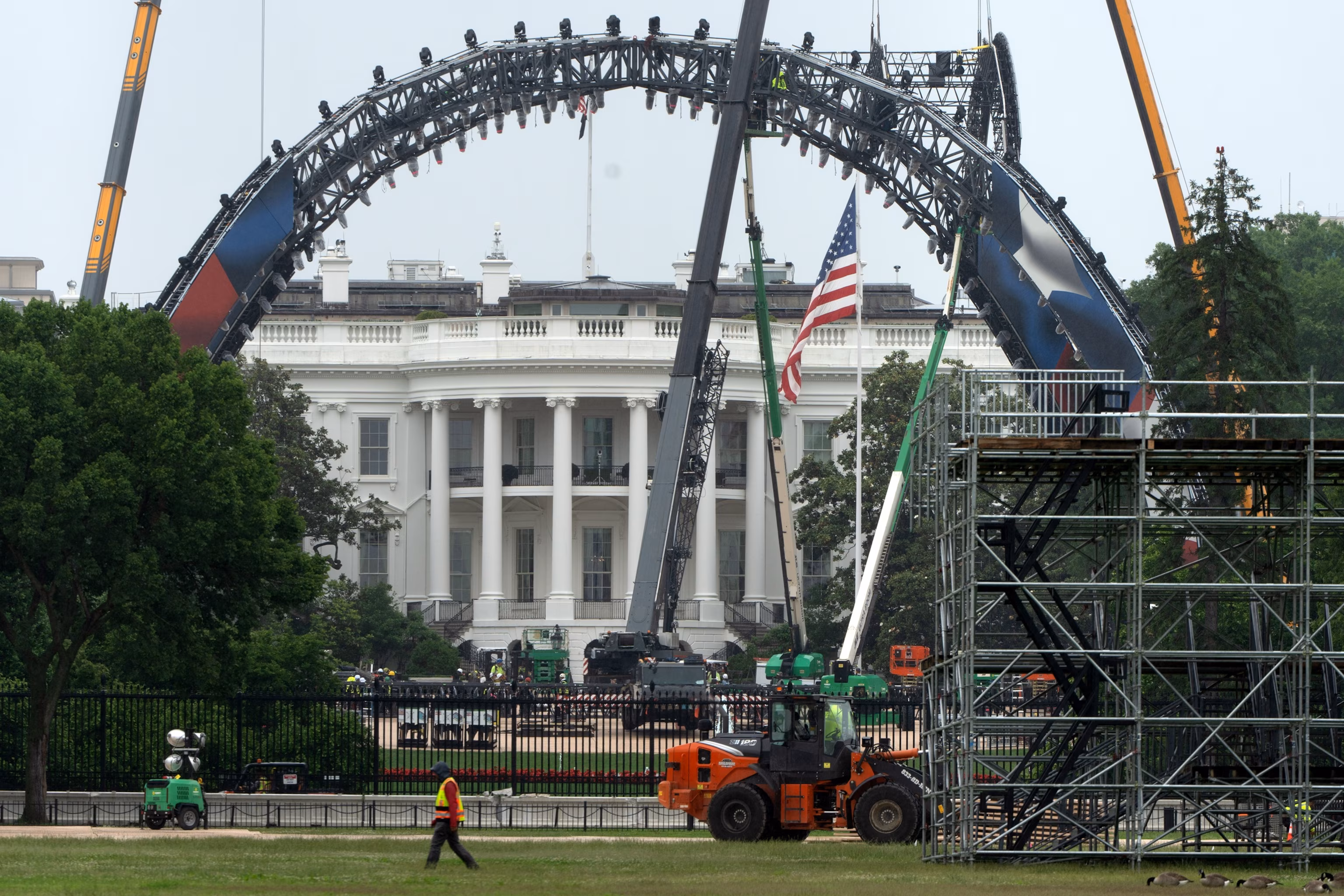UFC Cage Build Begins at White House for Flag Day Brawls 8 UFC Cage Build Begins at White House for Flag Day Brawls 8