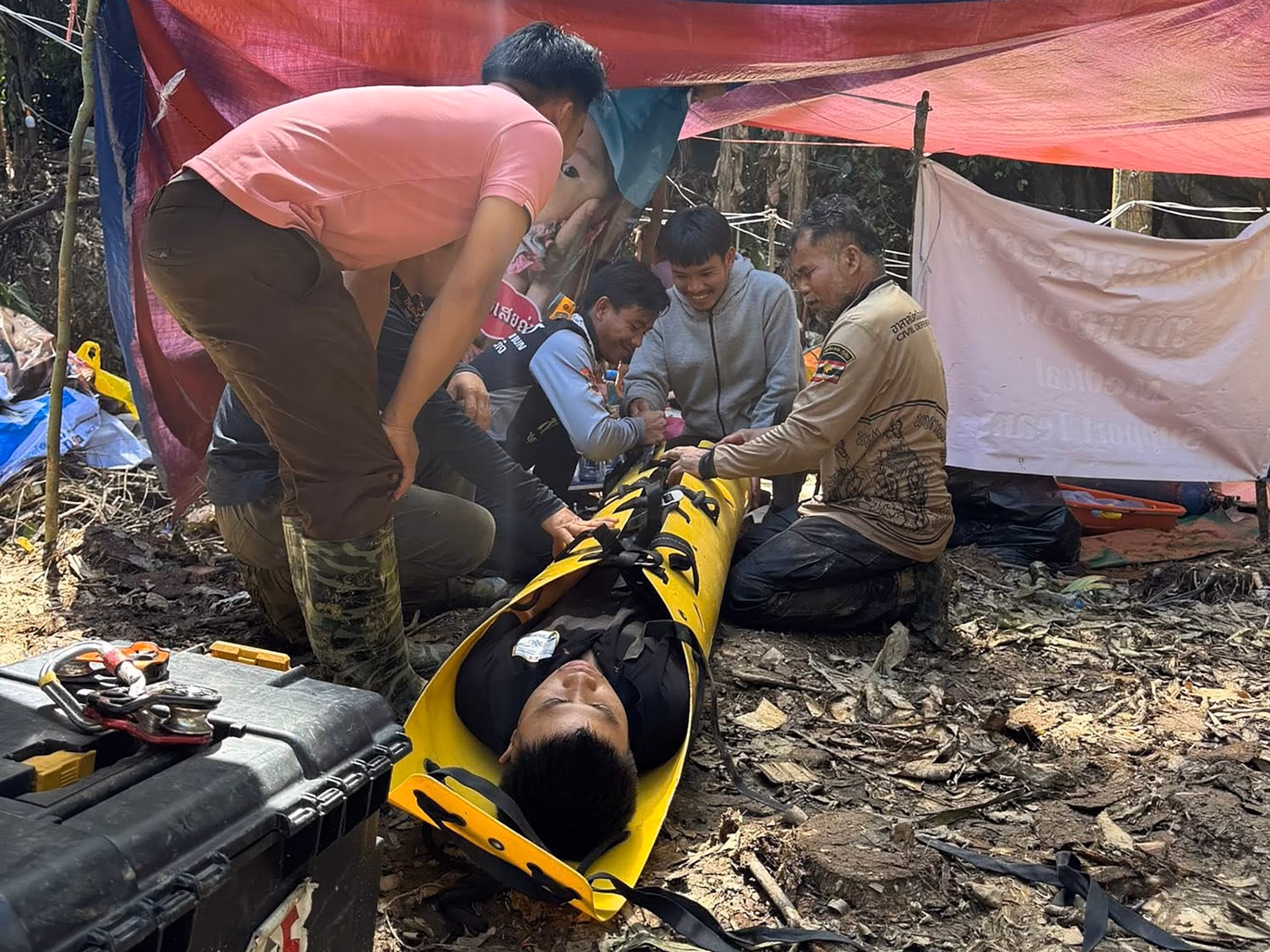 Laos cave rescue: Villagers freed, evacuation efforts persist 7