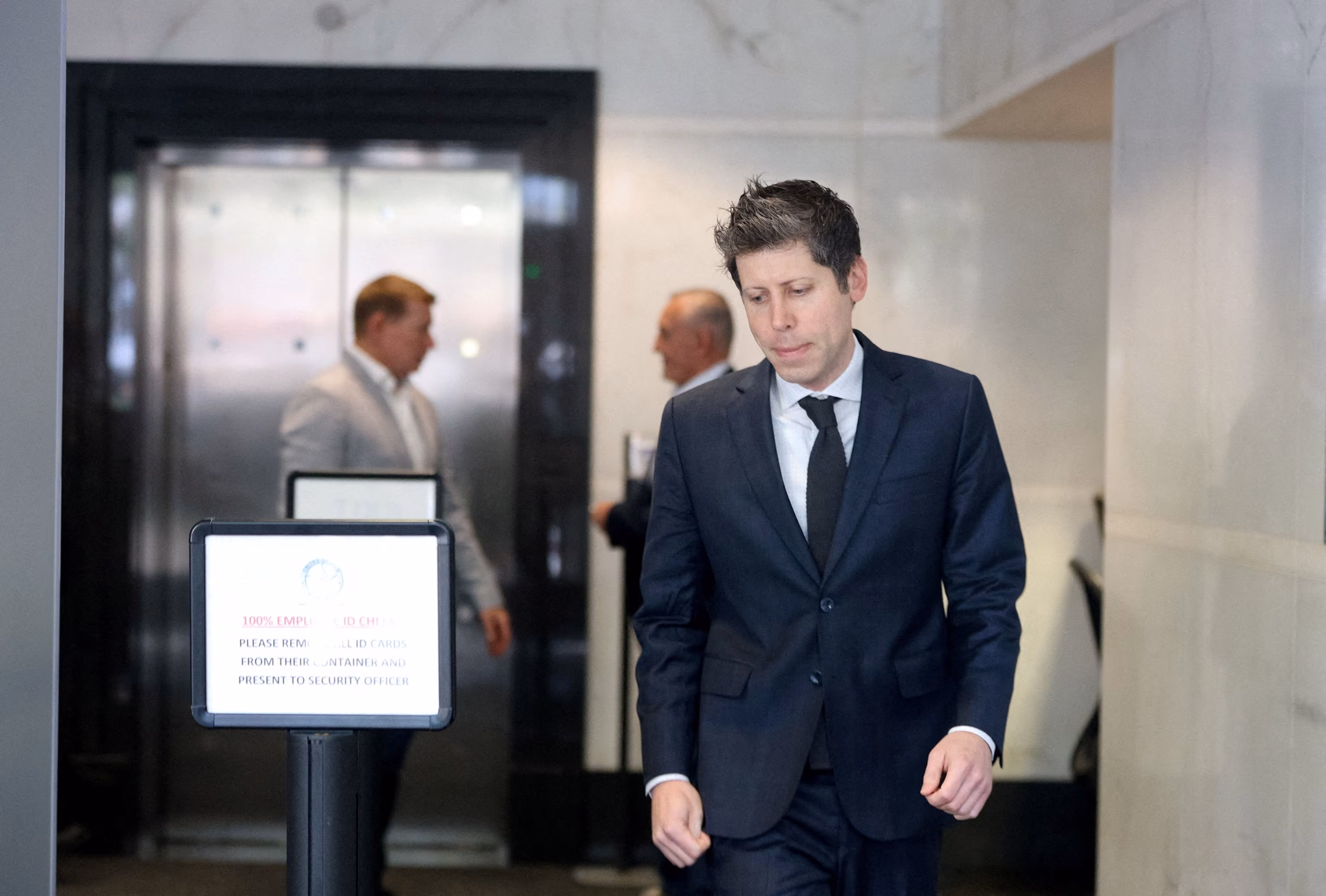Musk's lawsuit against Altman and OpenAI rejected by court. 4
