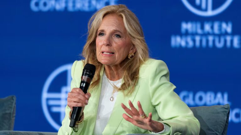 Jill Biden glaubt, Joe Biden hätte während der Debatte 2024 einen Schlaganfall erlitten. 20