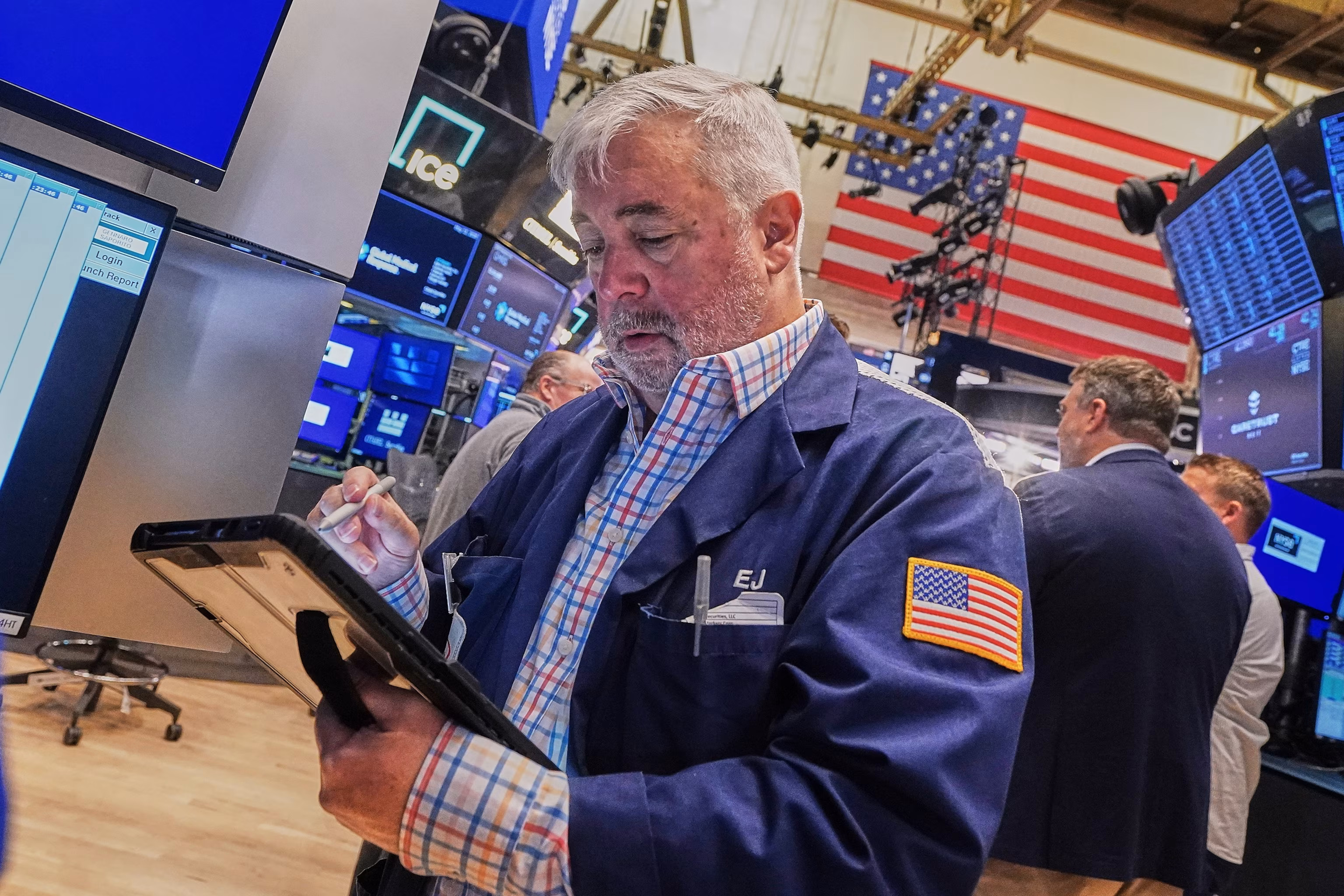 Dow Surges Past 50K; Investors Watch Trump-Xi Meeting 4