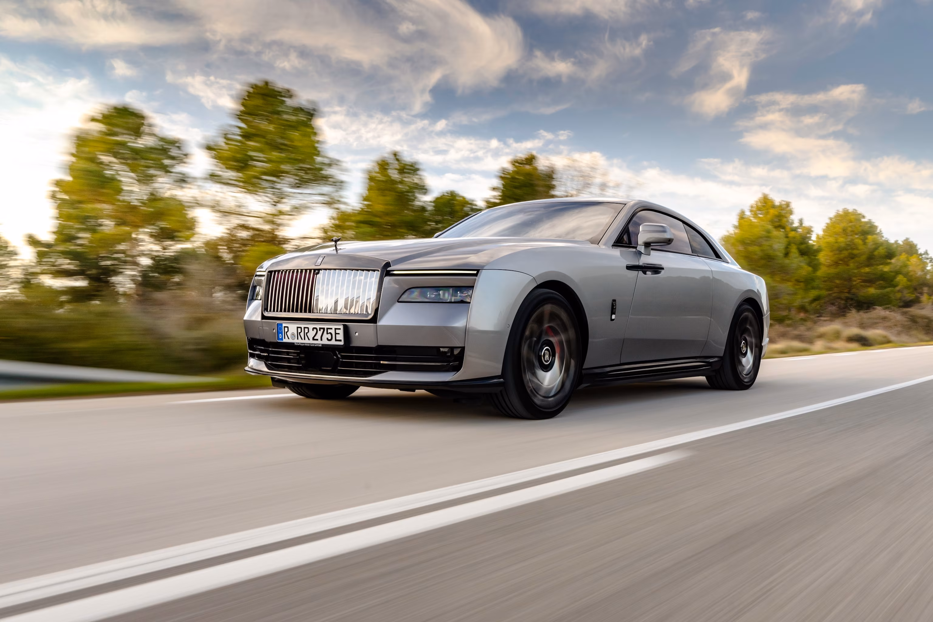 Rolls-Royce Seeks Furniture Builders, Tattooists for Car Creation 11