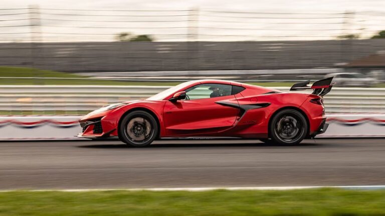 Corvette Marks America's Semiquincentennial with Indy 500 Feat 7