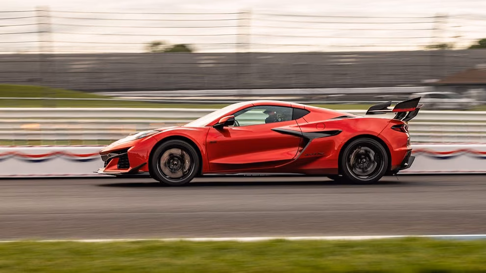Corvette Marks America's Semiquincentennial with Indy 500 Feat 5