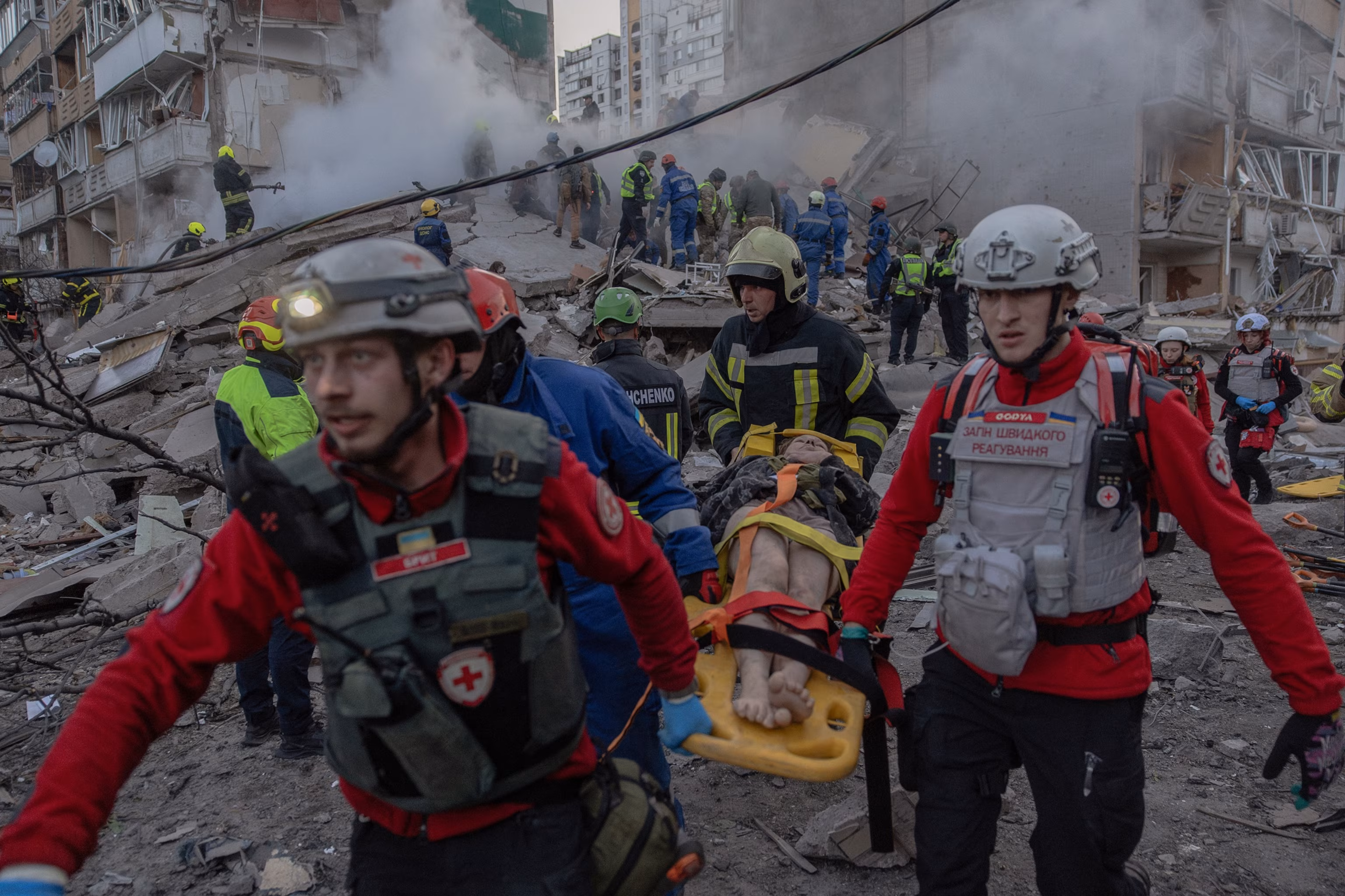 Kyiv Hit by Deadly Russian Strike; Zelenskyy Seeks Worldwide Action on "Terror" 7