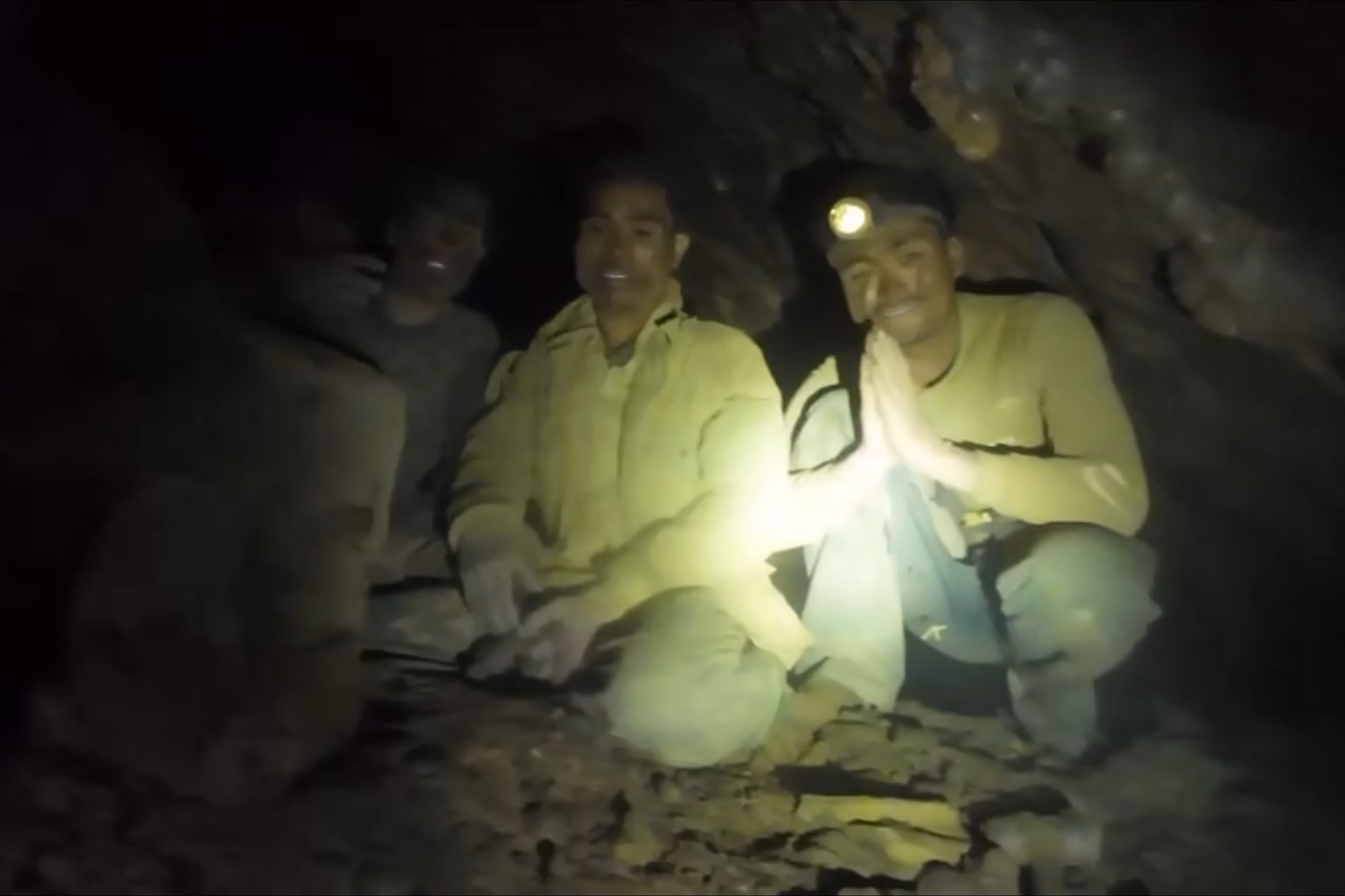 Laos cave rescue: Villagers freed, evacuation efforts persist 6