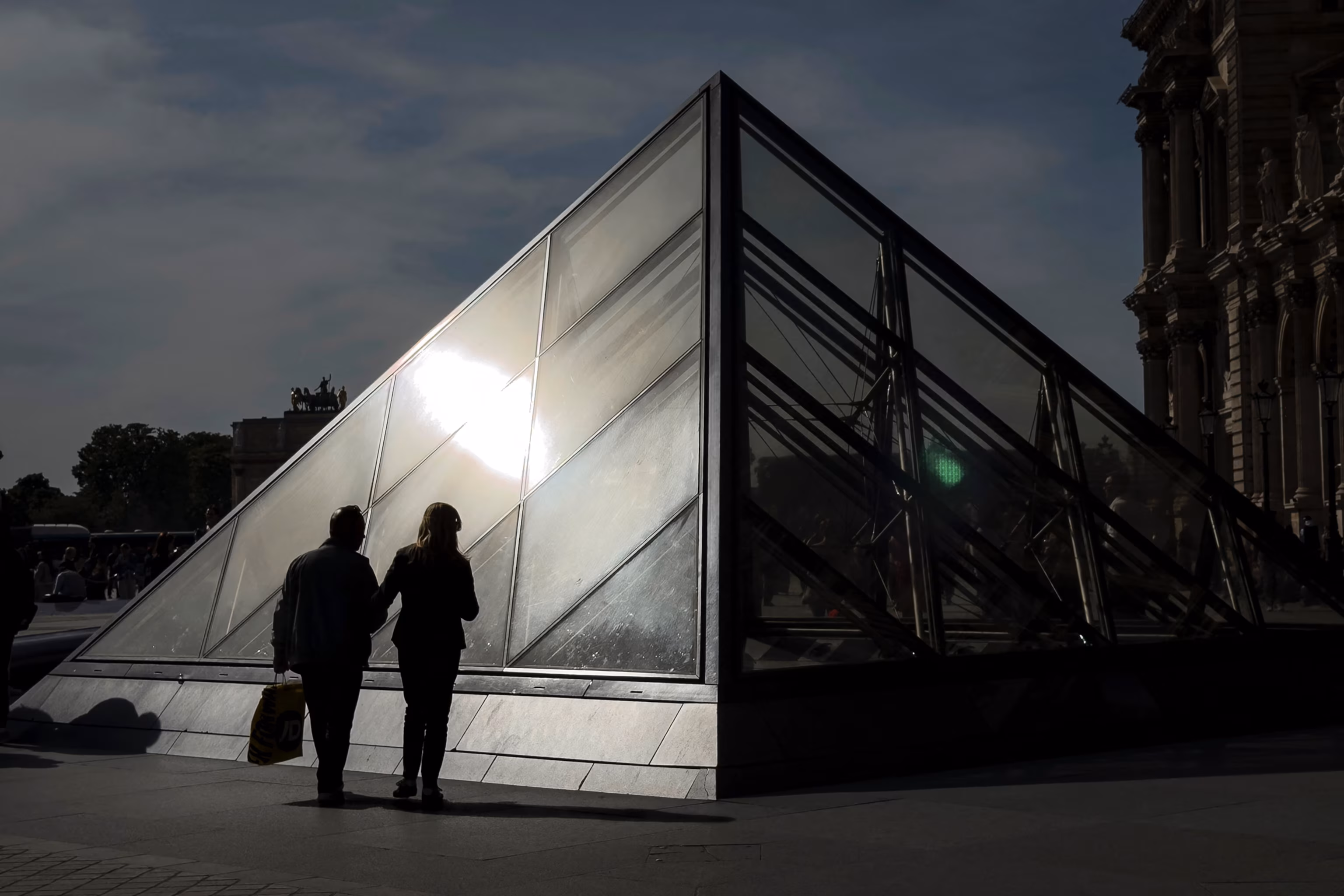 Paris Police Detain Suspect: Louvre Possibly Targeted in Terror Plot 4