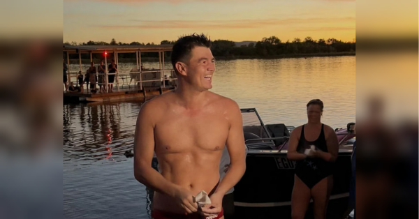 British swimmer breaks world record by swimming 55 kilometers through crocodile-infested river (photos, video)