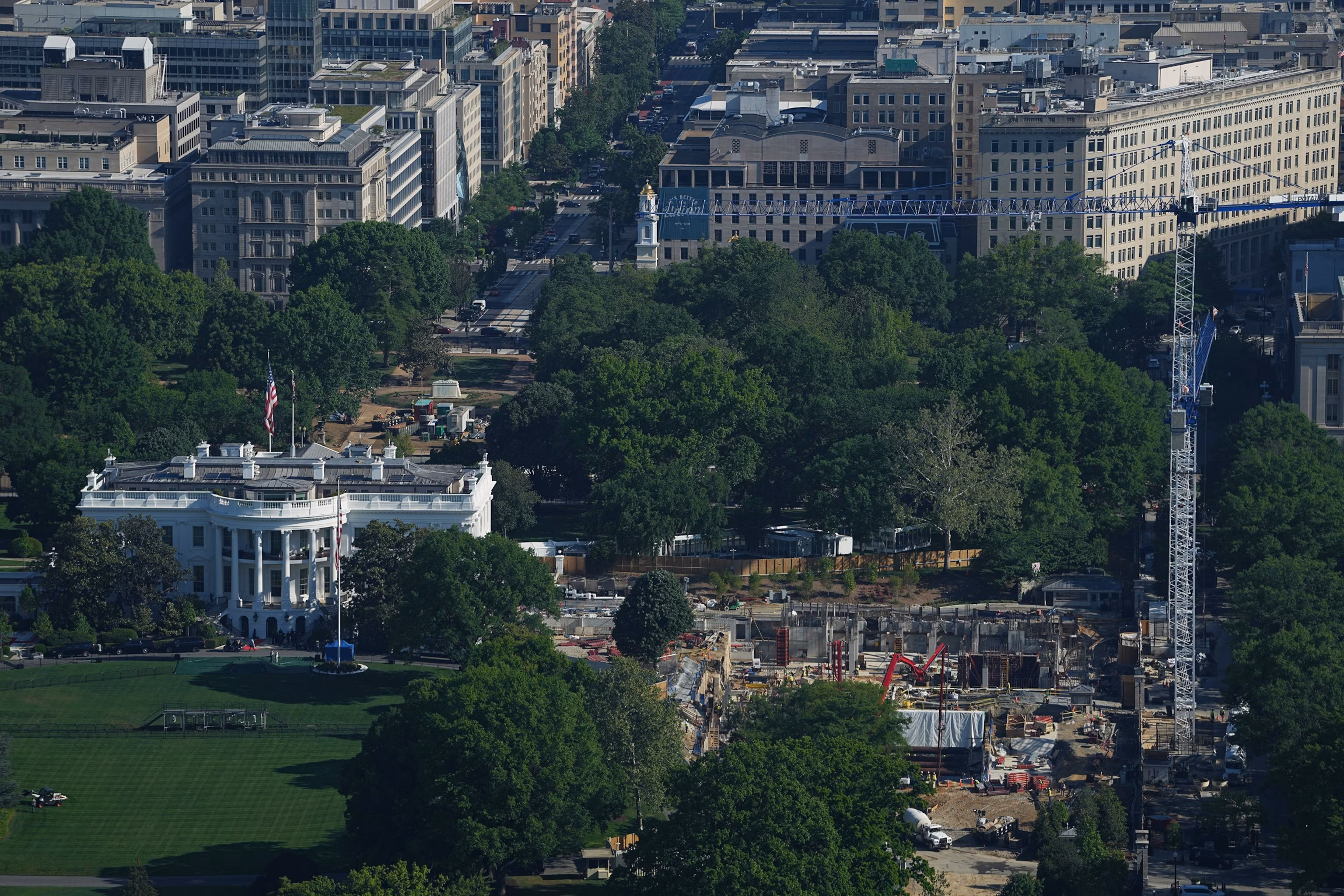 Trump Justifies Ballroom Project's $400M Cost 6