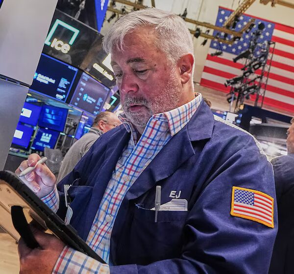 Dow Surges Past 50K; Investors Watch Trump-Xi Meeting