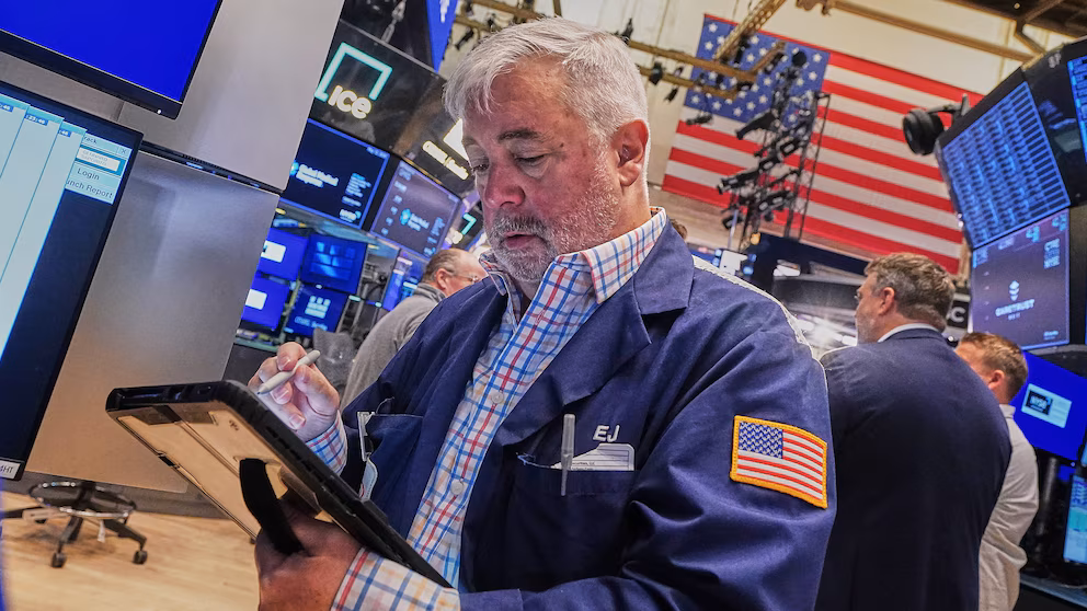 Dow Surges Past 50K; Investors Watch Trump-Xi Meeting