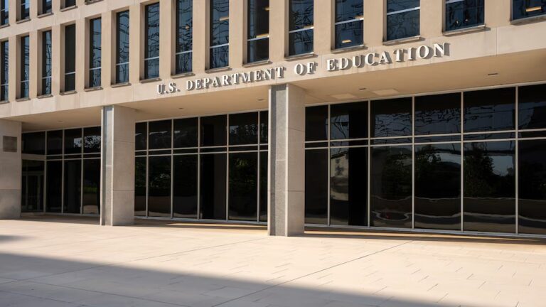 GAO probes student loan transfers to Treasury, per Warren 18