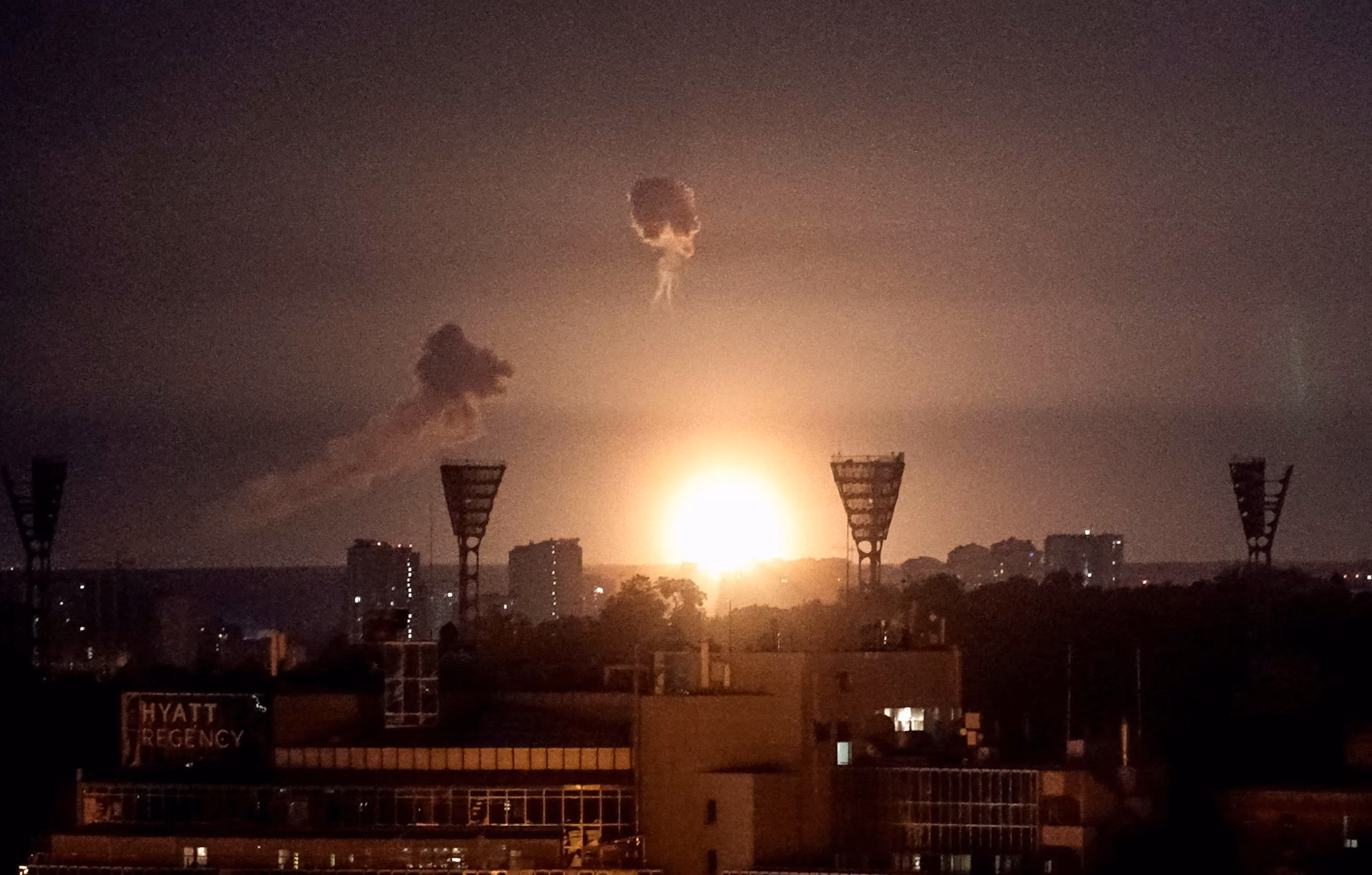 Kyiv Hit by Deadly Russian Strike; Zelenskyy Seeks Worldwide Action on "Terror" 6