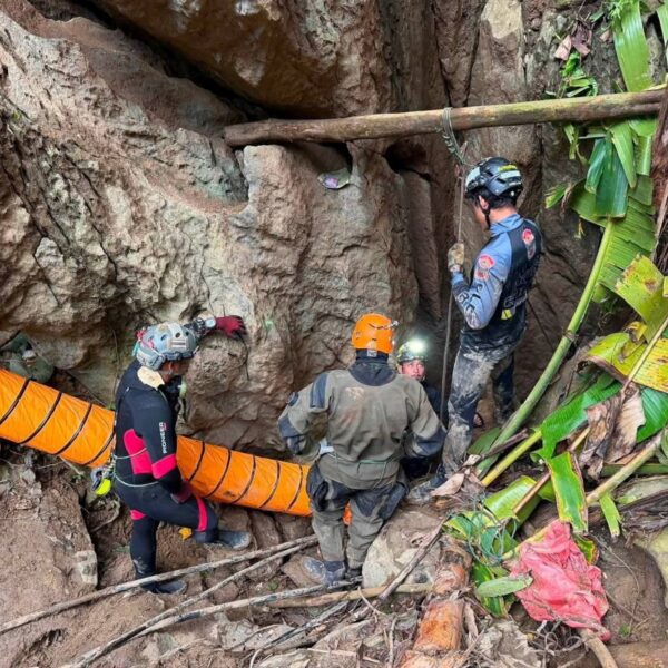 Laos cave rescue finds five; hunt continues for two others, team reports