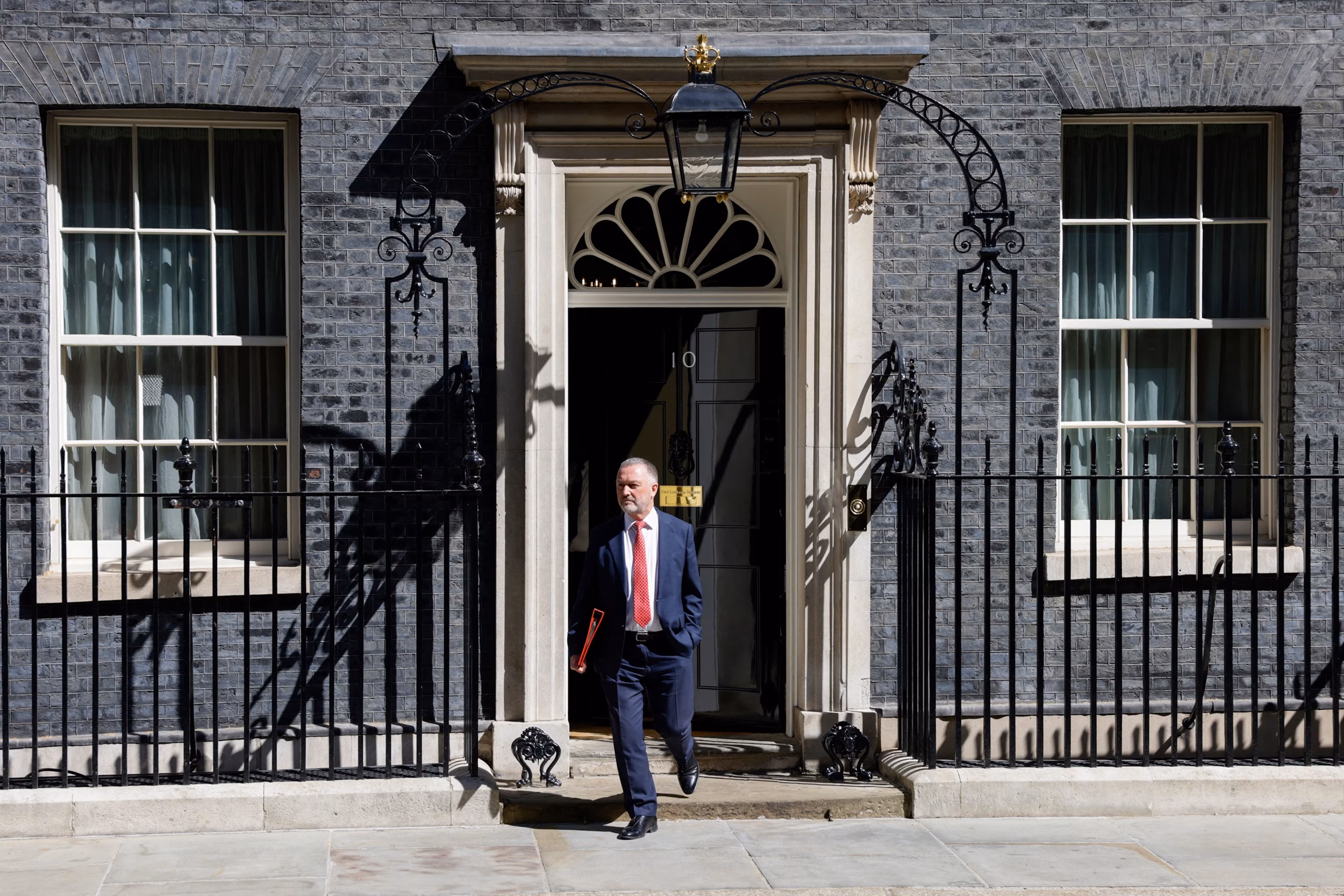 Starmer Defends Leadership Against Labour Dissent. 6