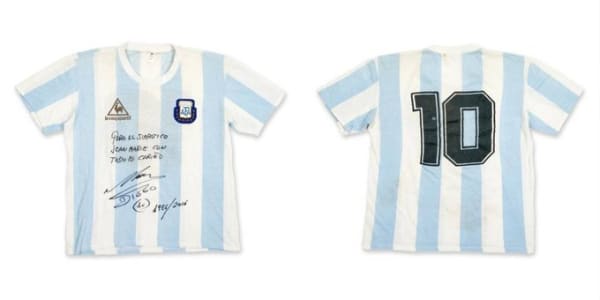 Blokhin's friend put up for sale Maradona's iconic T-shirt (photo) 6