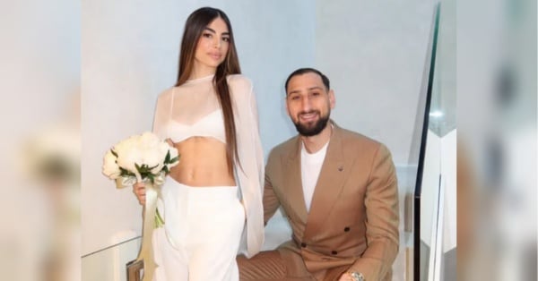 Famous champion goalkeeper "signed a long-term contract" with the mother of his child (photo) 14