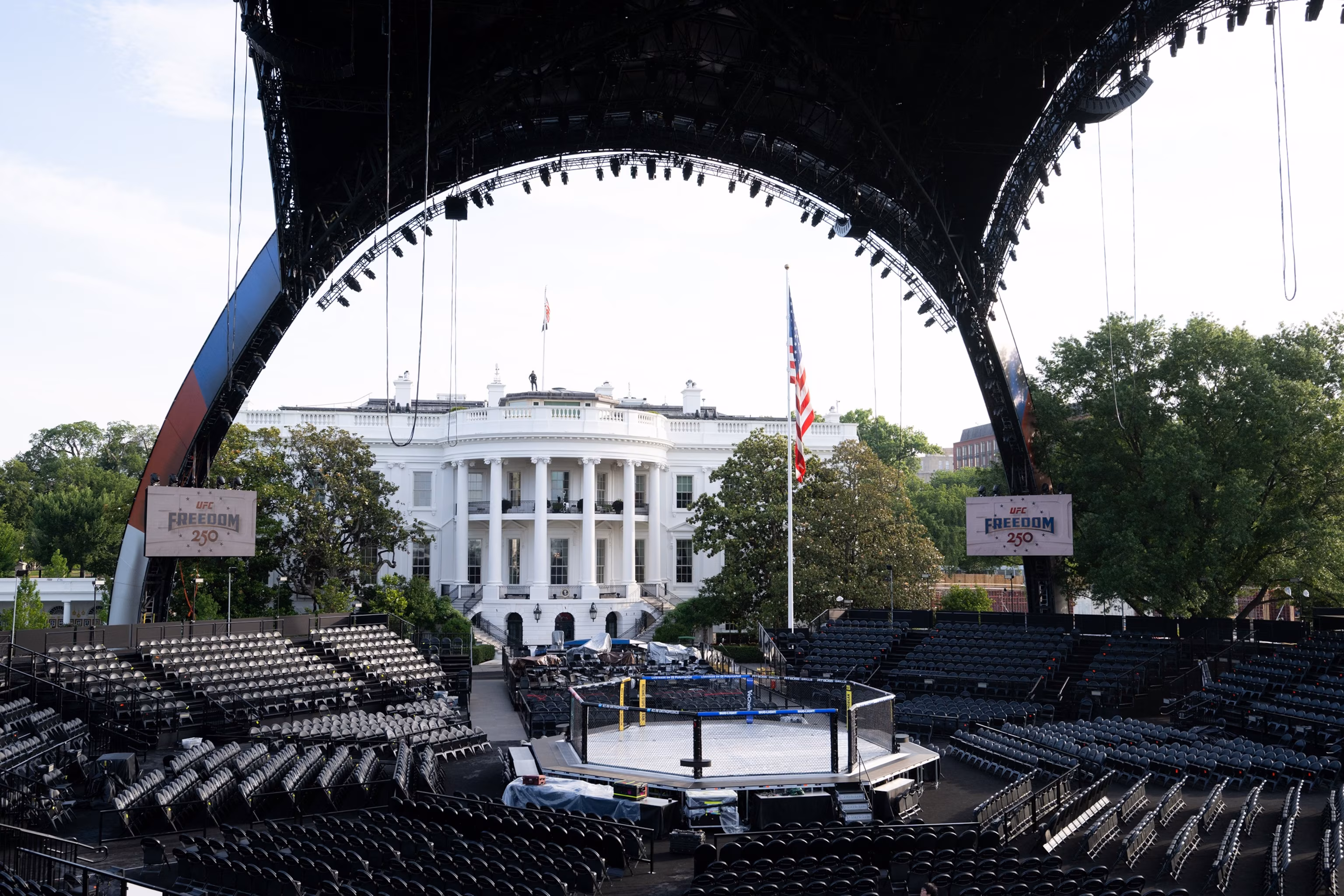 Trumpin UFC-ottelu Valkoisen talon eteläpihalla 7