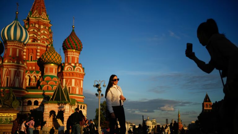 Ukrainian drones assault Moscow for the third day in a row, according to the mayor, amidst a significant offensive. 1