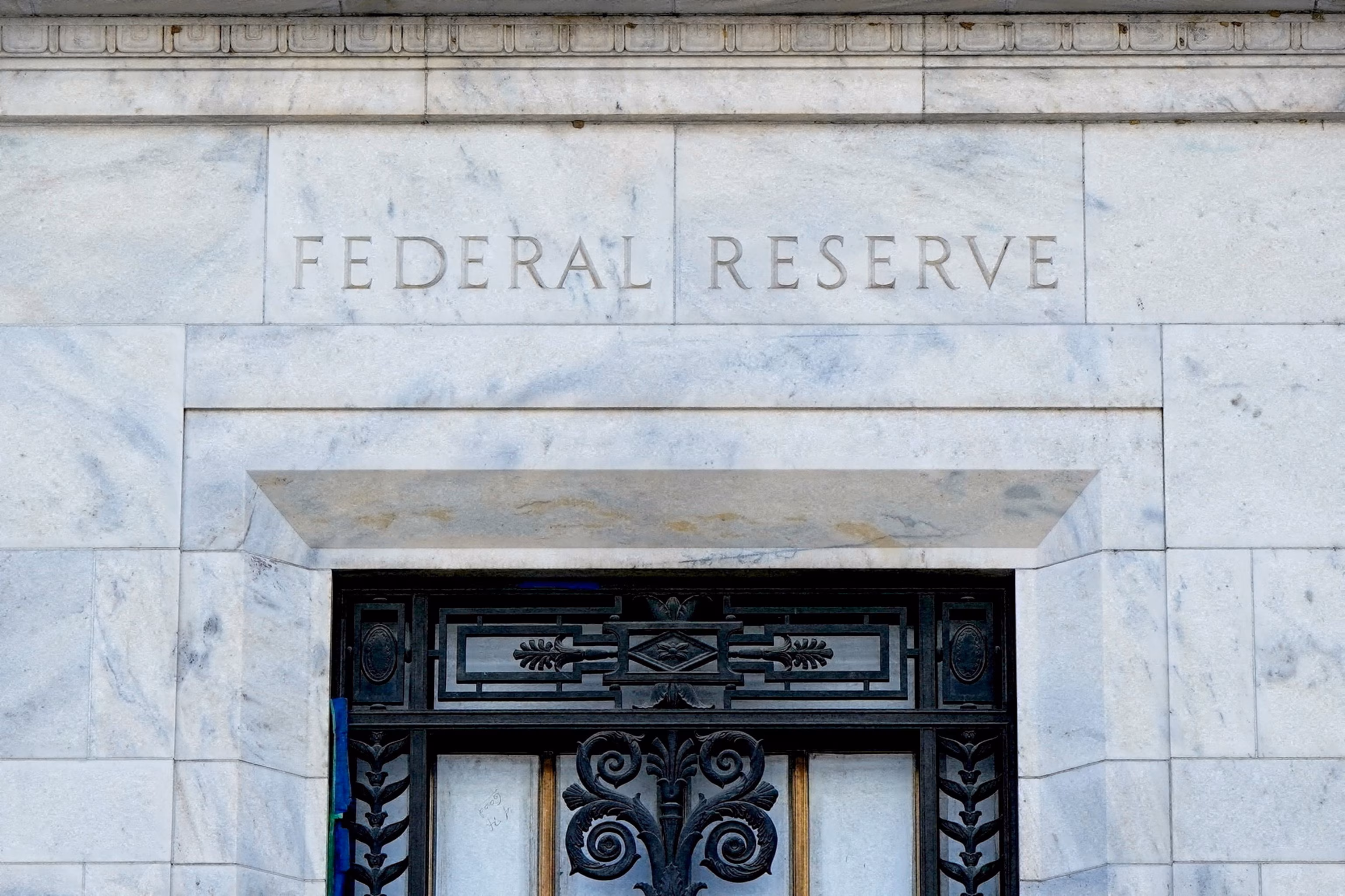 La banque centrale fait face à un "test de résistance" politique qui menace l'économie, selon l'ancien président de la Fed, Powell 6