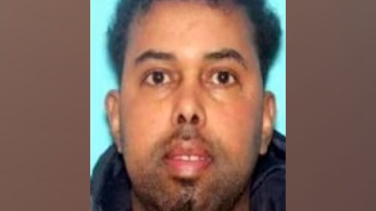 FBI apprehende le 'Fugitif le plus recherché pour fraude' du ministère de la Justice 11