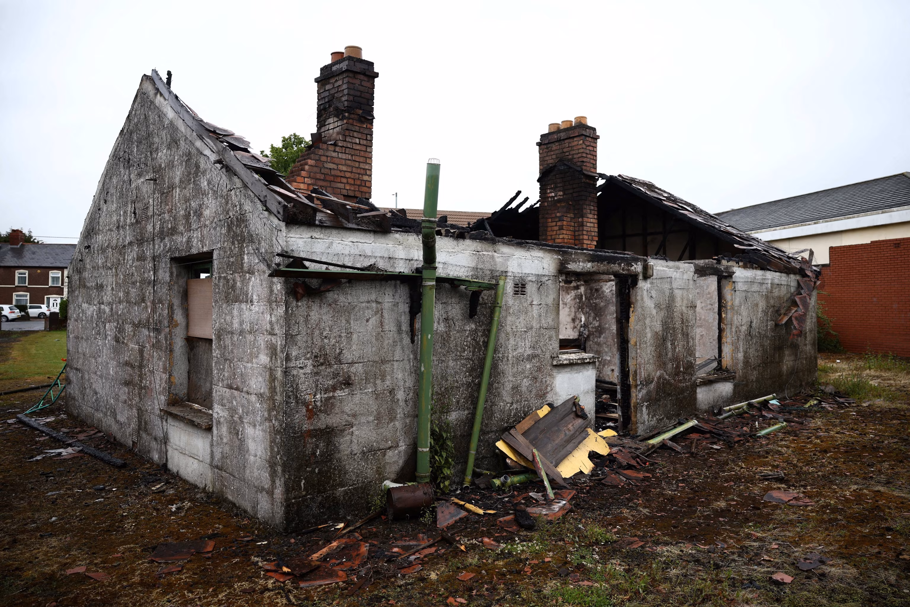 Extra police officers have been deployed due to ongoing violent disturbances in Belfast for a second consecutive night. 10