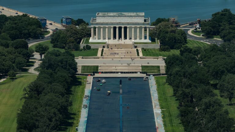 Trump reveals intentions to incorporate a 'promenade' at the Lincoln Memorial 7