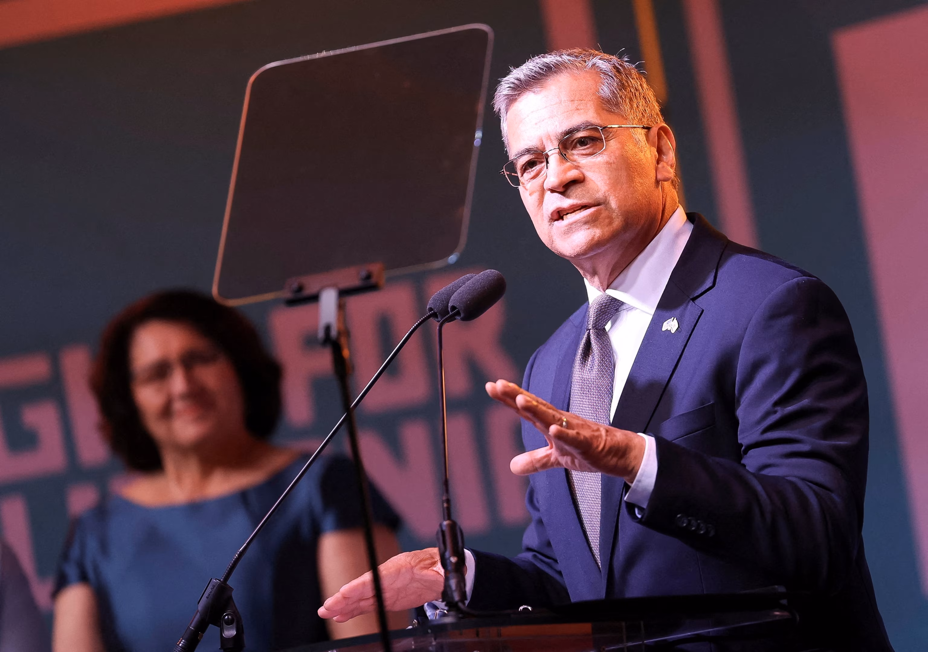 Le démocrate Xavier Becerra se qualifie pour l'élection générale dans la course au poste de gouverneur de Californie, projette l'AP 6