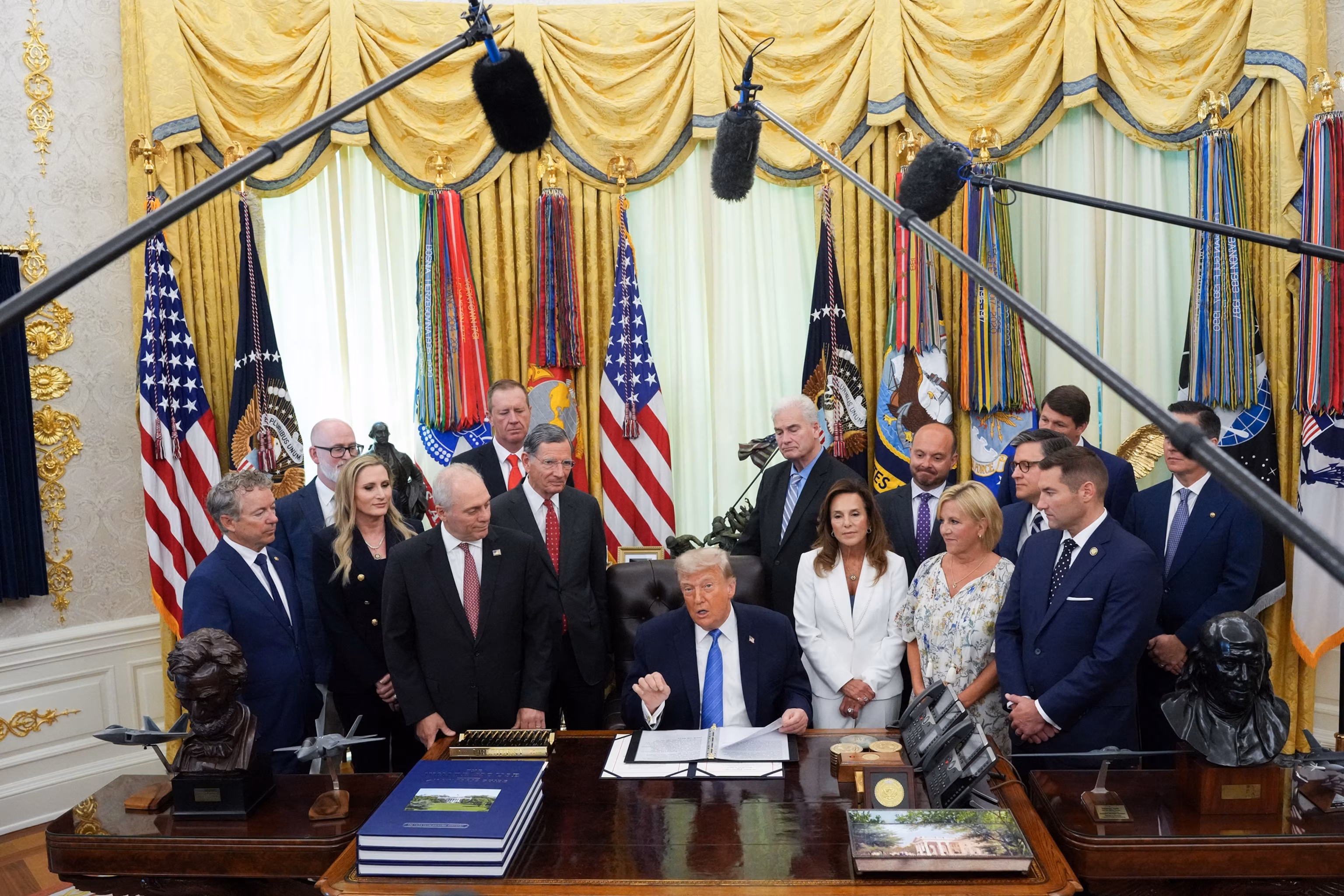 Trump: Más de 100 millones de barriles de petróleo y 200 barcos han cruzado con seguridad el estrecho de Ormuz. 6 Trump: Más de 100 millones de barriles de petróleo y 200 barcos han cruzado con seguridad el estrecho de Ormuz. 6