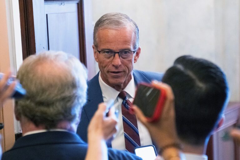 Senate Republicans advance ICE funding bill, but challenges loom 15