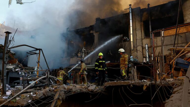 Several Republicans vote with Democrats on Ukraine aid, Russia sanctions bill 3